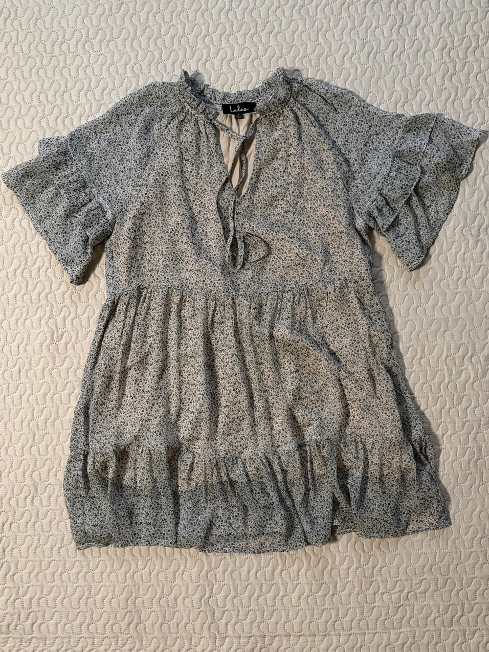 Lulu's Light Blue ditsy Floral Tie-Neck Ruffle Dress Size Small 100% Rayon